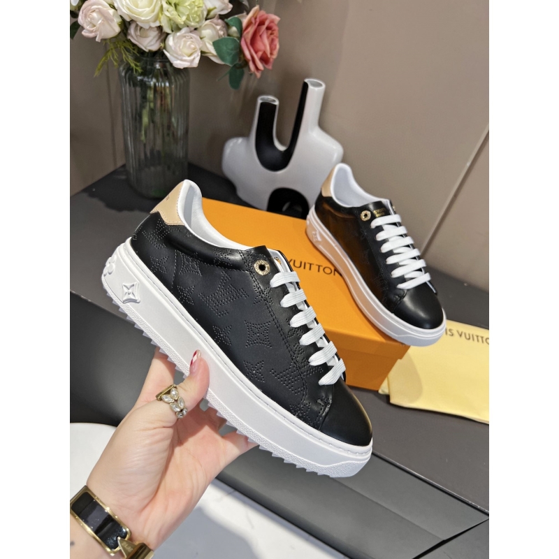 l**is V*t*n sneakers